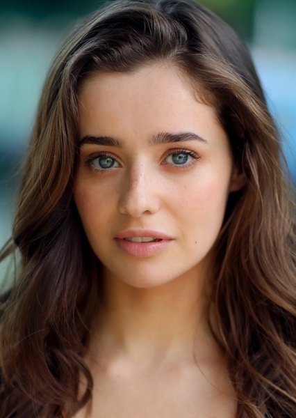 Holly Earl