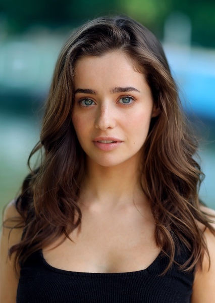 Holly Earl photo
