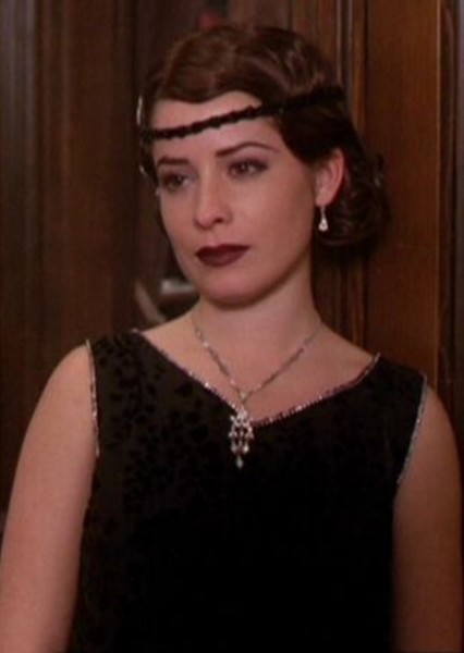 Holly Marie Combs photo