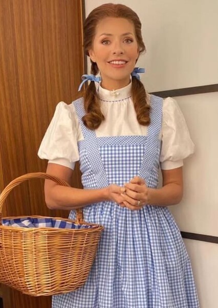 Holly Willoughby photo