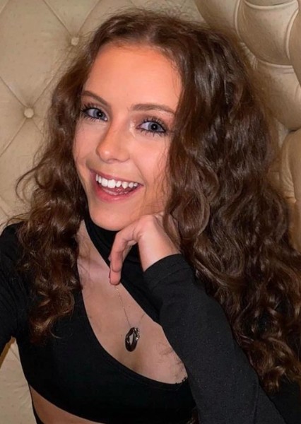 Honor Kneafsey photo