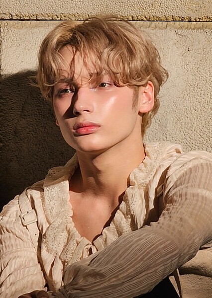 Huening Kai photo
