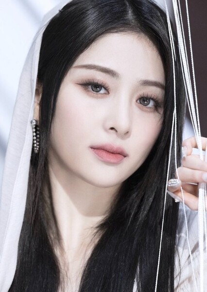 Huh Yunjin photo