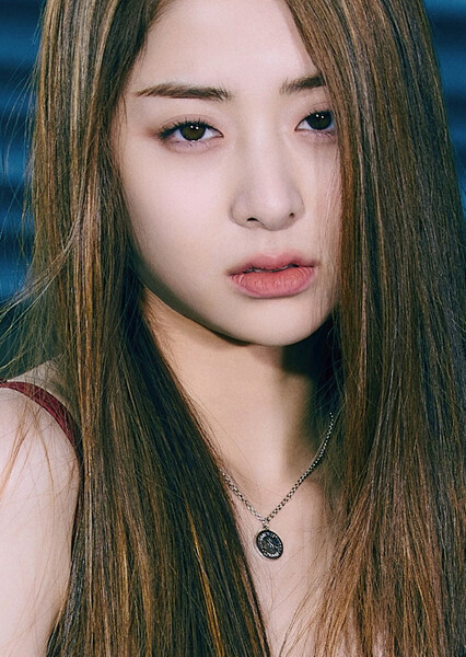 Huh Yunjin photo