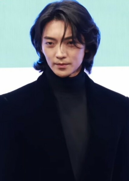 Hwang Hee photo