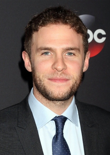 Iain De Caestecker photo