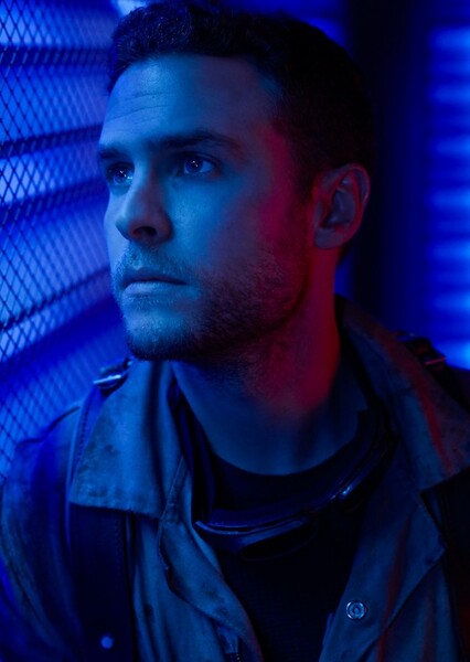 Iain De Caestecker photo