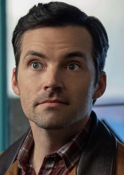 Ian Harding photo