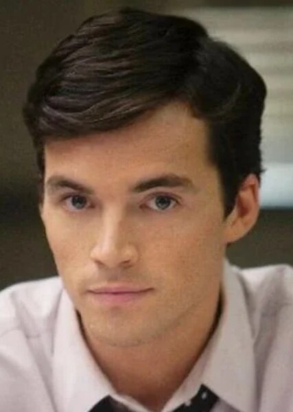 Ian Harding photo