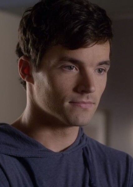 Ian Harding photo