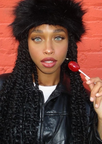 Idania Hopkin photo
