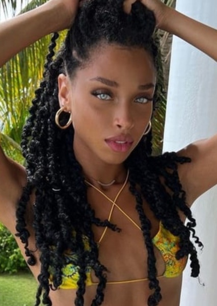 Idania Hopkin photo