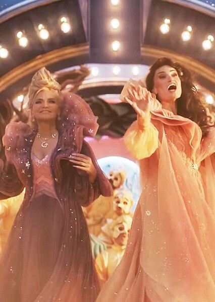 Idina Menzel and Kristen Chenowith