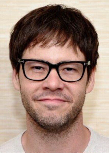 Ike Barinholtz photo