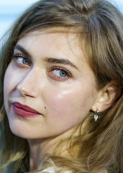 Imogen Poots photo