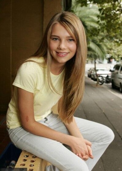 Indiana Evans photo
