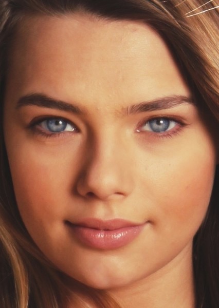 Indiana Evans photo
