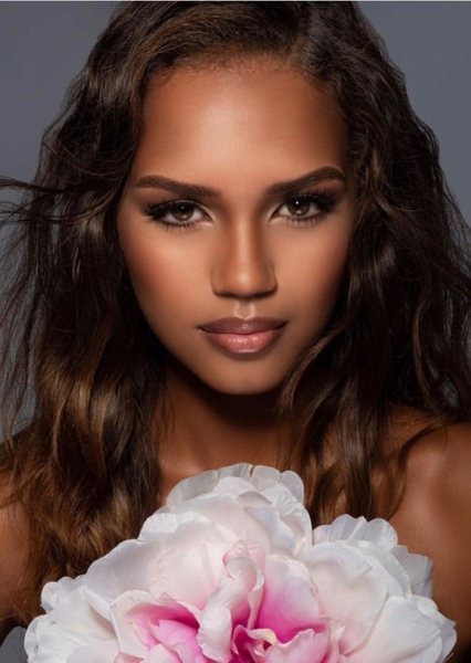 Indira Ampiot photo