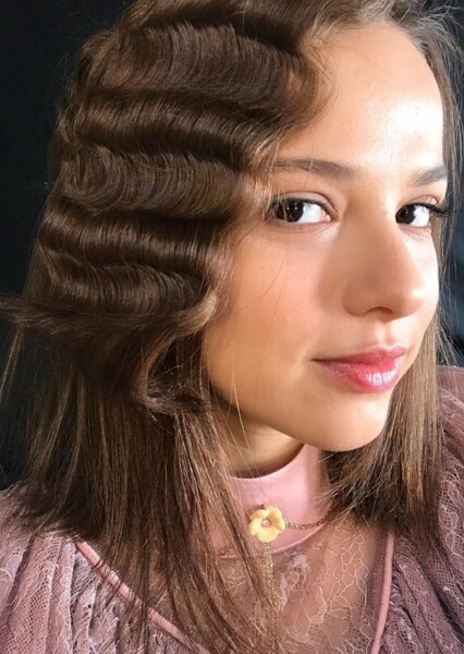 İpek Çiçek photo