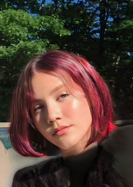 Iris Apatow photo