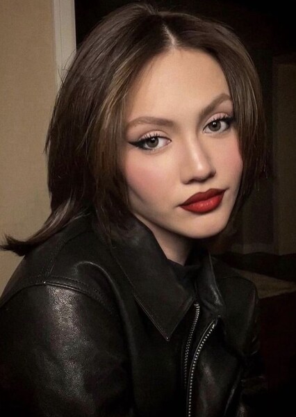 Iris Apatow photo