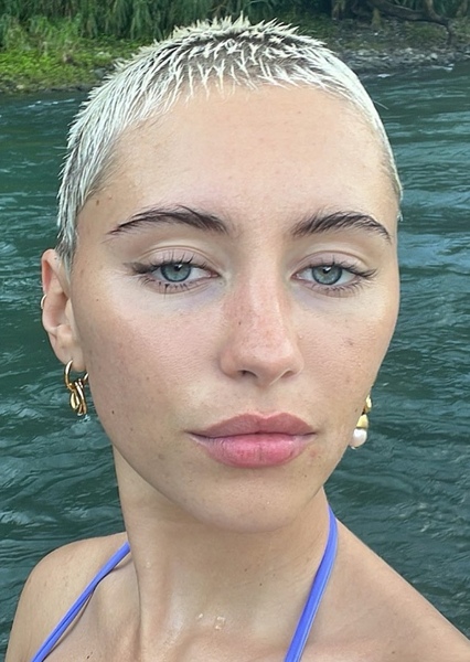 Iris Law photo