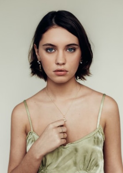 Iris Law photo