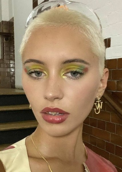 Iris Law photo