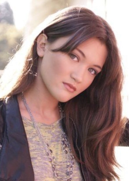 Isa Briones photo