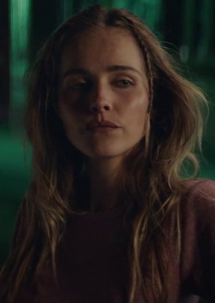 Isabel Lucas photo