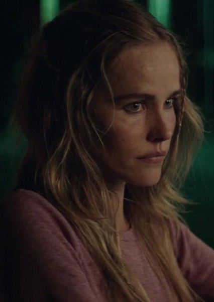 Isabel Lucas photo