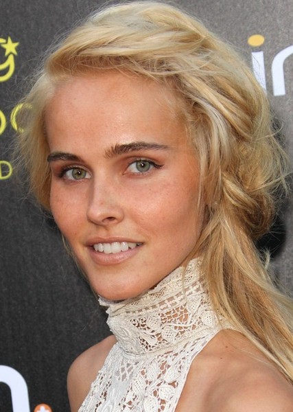 Isabel Lucas photo