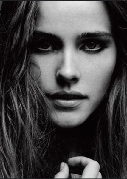 Isabel Lucas photo