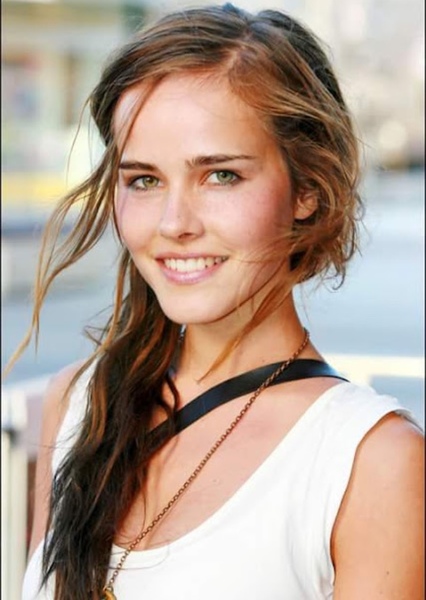 Isabel Lucas