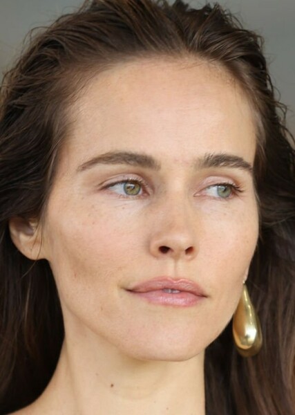 Isabel Lucas photo