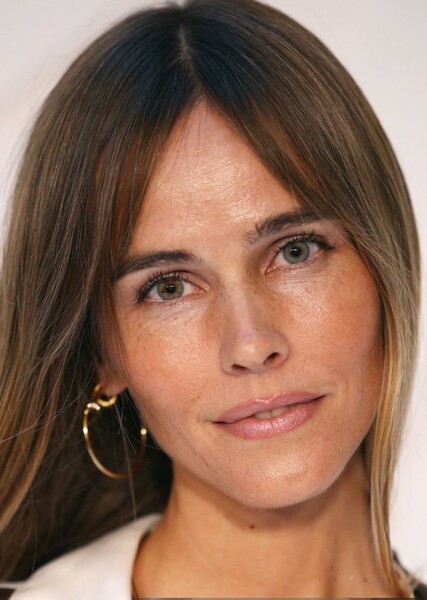 Isabel Lucas photo