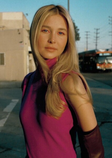 Isabel May photo