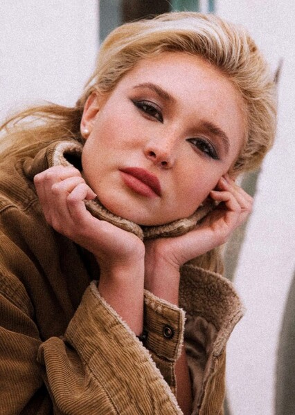 Isabel May photo
