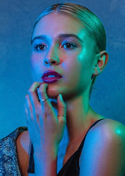 Isabel May photo