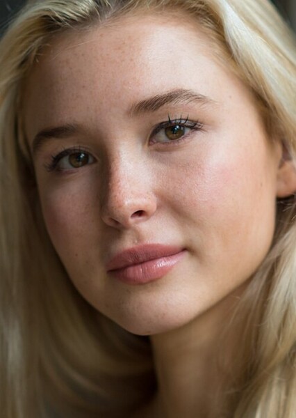 Isabel May photo