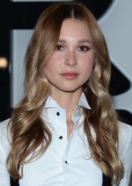 Isabel May photo
