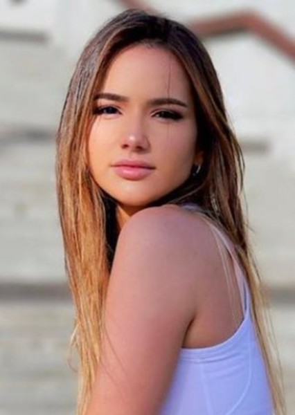 Isabela Fernandez photo