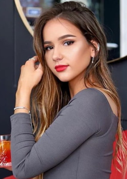 Isabela Fernandez photo