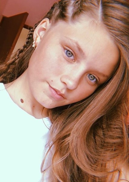 Isabella Tena photo