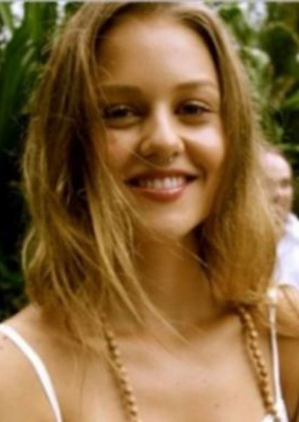 Isabelle Cornish photo