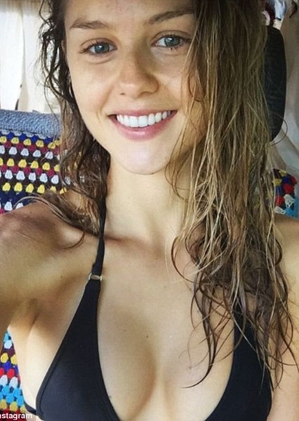 Isabelle Cornish photo