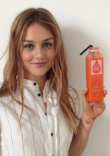 Isabelle Cornish photo