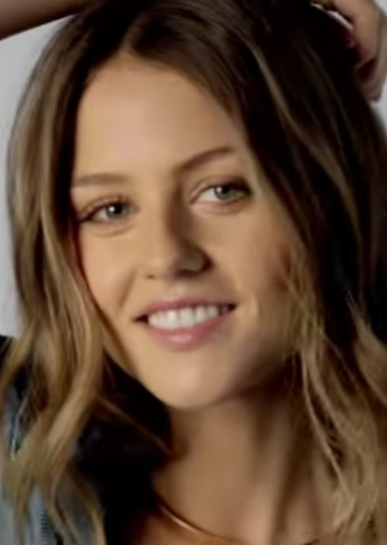 Isabelle Cornish photo
