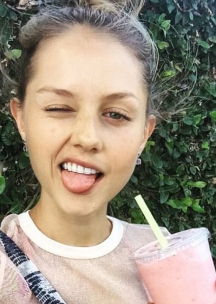 Isabelle Cornish photo