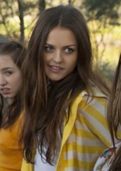 Isabelle Cornish photo